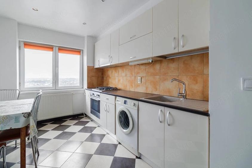 Apartament cu 3 camere decomandat în Giurgiului