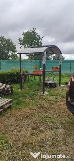 Casă cu 3 camere în Mărcești