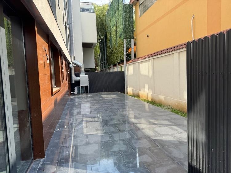 Spațiu comercial, de 350 mp, în Central