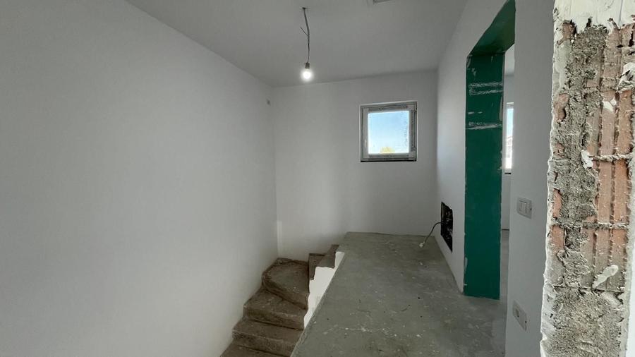 Duplex cu 4 camere cu Canalizare în Moșnița Nouă