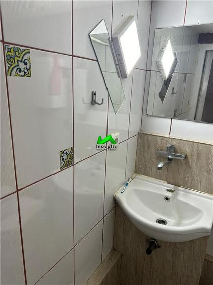 Casă individuală cu 11 camere cu Teren 80 Mp în Piața Cluj