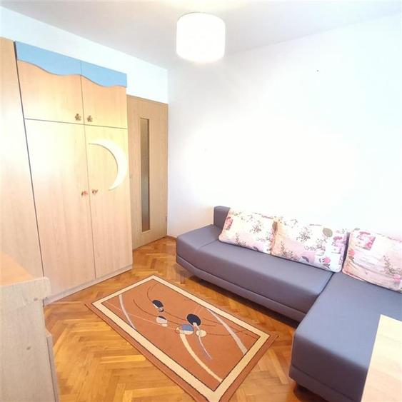 Apartament cu 4 camere decomandat, mobilat în Ștrand