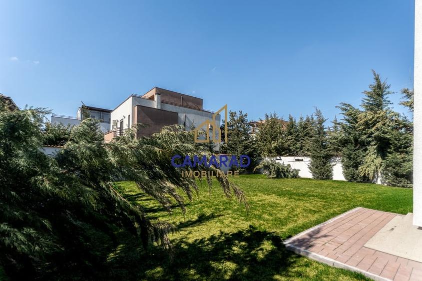 Casă individuală cu 8 camere cu Canalizare în Pipera