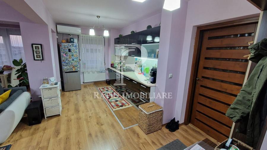 Apartament cu 3 camere decomandat, mobilat în Nufărul