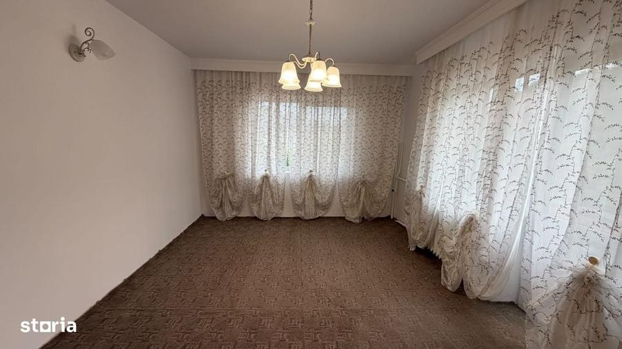 Spațiu comercial, de 360 mp, în Sărărie