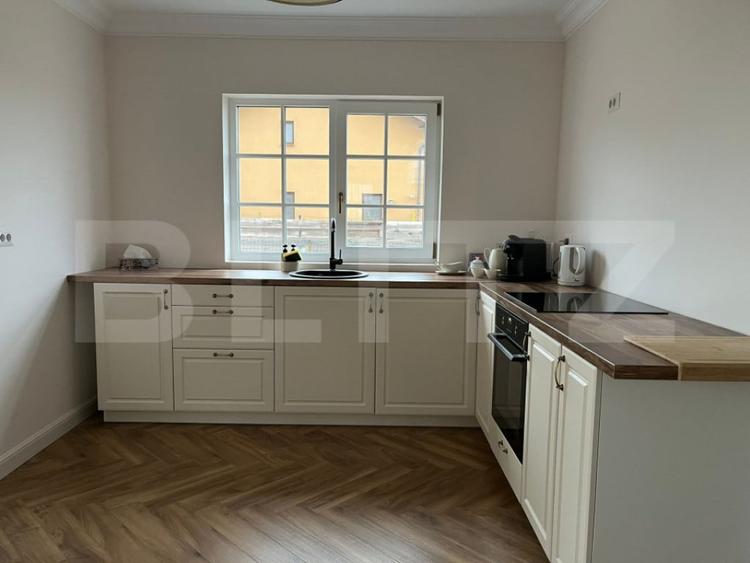 Casă cu 4 camere cu Teren 350 Mp în Central