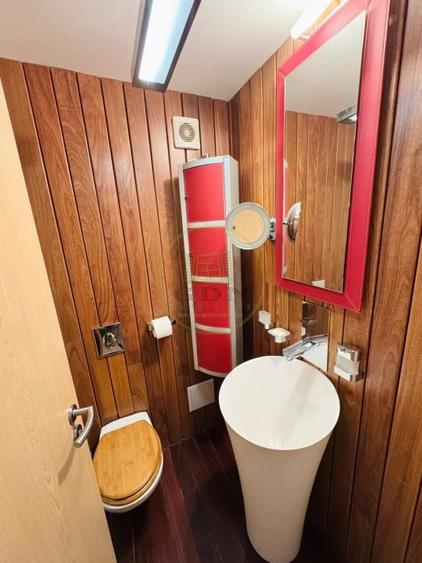 Apartament cu 3 camere semidecomandat, mobilat în Clăbucet