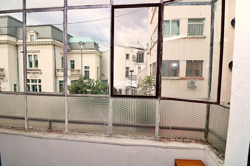 Apartament cu 3 camere circular în P-ța Unirii