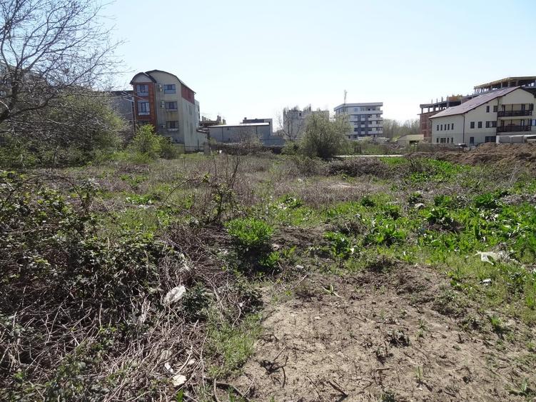 Teren Construcții intravilan de 2500 mp, în Universitate