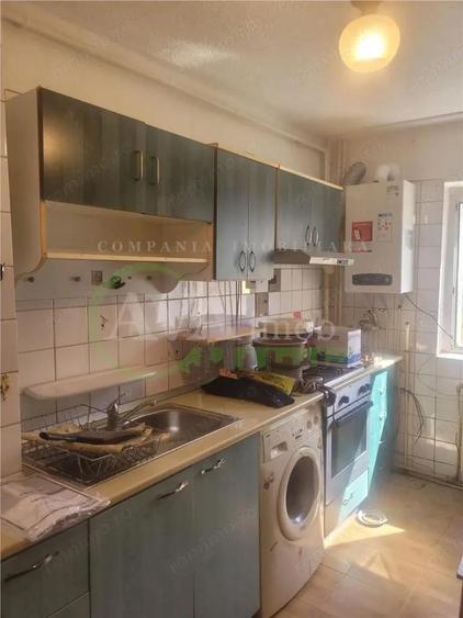 Apartament cu 3 camere semidecomandat în Central