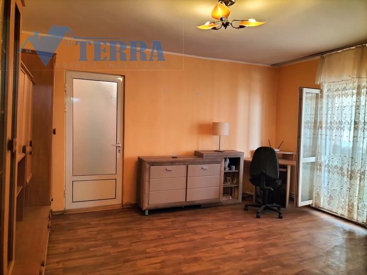 Apartament cu 2 camere semidecomandat, mobilat în Mioveni