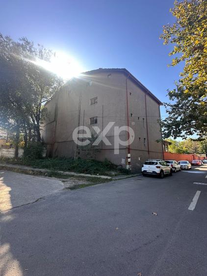 Casă individuală cu 12 camere cu Canalizare în Giulești