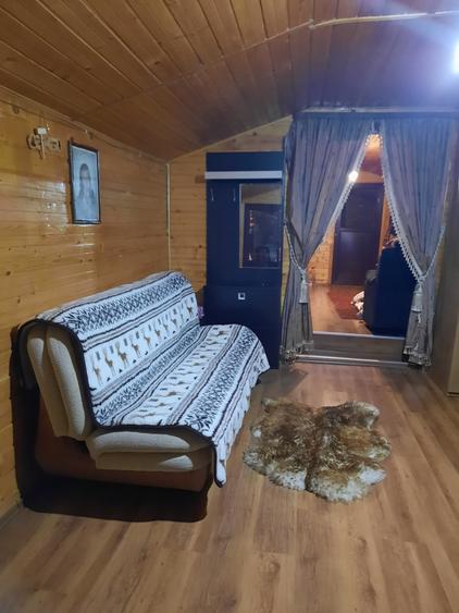 Casă individuală cu 6 camere cu Teren 1359 Mp în Glina