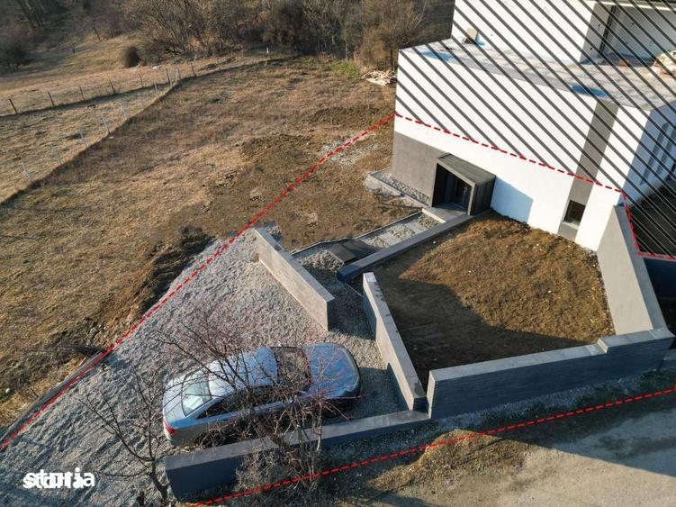 Casă cu 4 camere cu Teren 400 Mp în Vlădești
