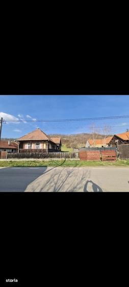Teren de 1700 mp, în Corunca