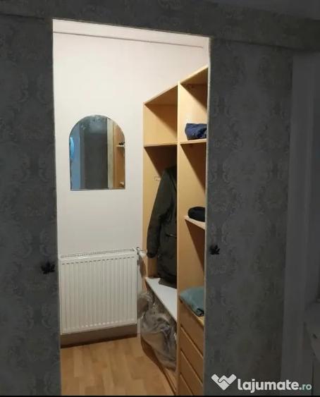 Apartament cu 3 camere semidecomandat în Central