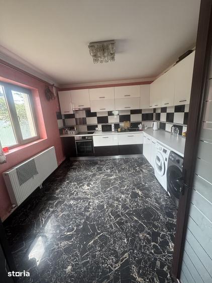 Casă cu 5 camere cu Teren 2000 Mp în Vernești