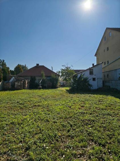 Casa cu teren, cu potential imobiliar deosebit, zona semicentrala Satu Mare, teren intravilan generos de 9 ari si o constructie existenta - 2