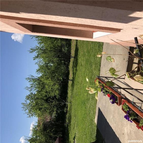 Casă cu 6 camere în Bujoreni