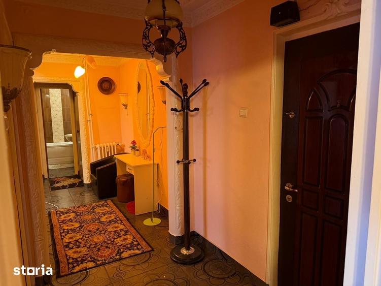 Apartament cu 3 camere decomandat în Central