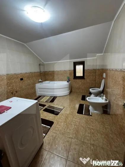 Casă cu 5 camere cu Teren 988 Mp în Central