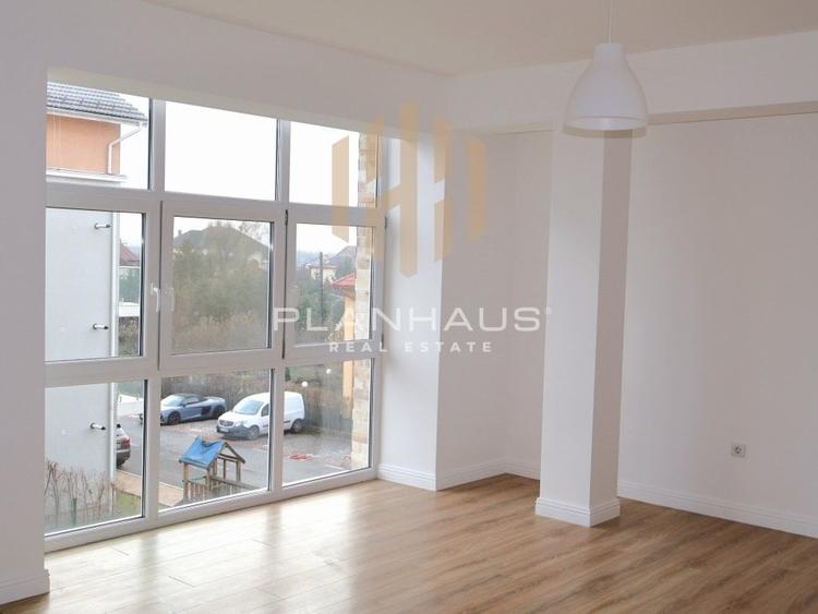 Apartament cu 3 camere semidecomandat, mobilat în Independenței