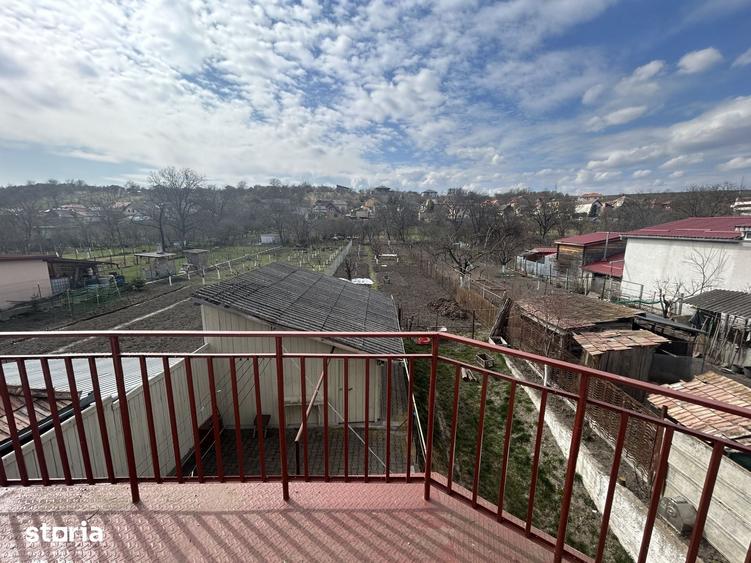 Casă cu 7 camere cu Teren 1300 Mp în Central
