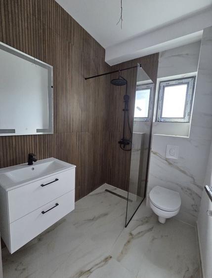 Vand casa cu 5 camere si 3 bai sau schimb cu Penthouse minim 3 camere - 4