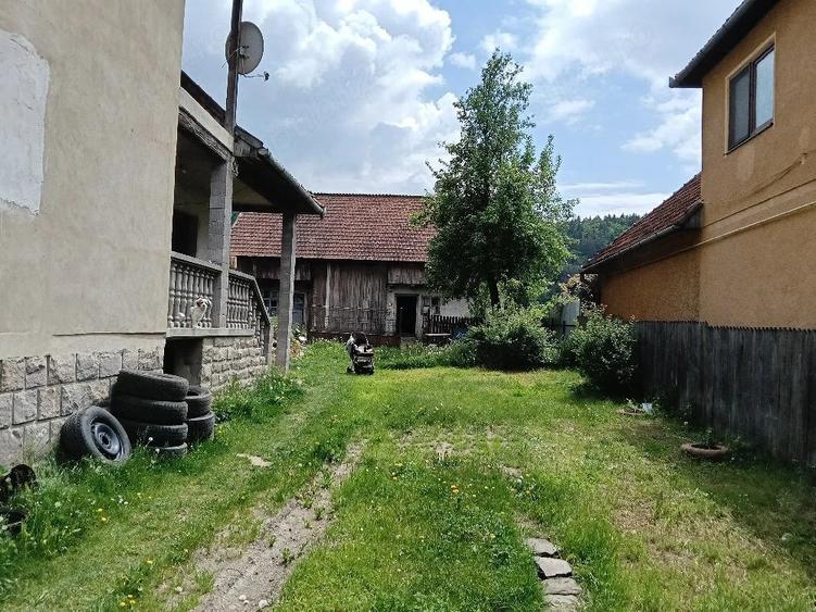 Casă cu Teren 1800 Mp în Central