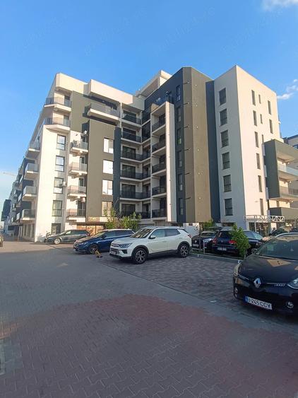 Apartament cu 3 camere semidecomandat în Metalurgiei