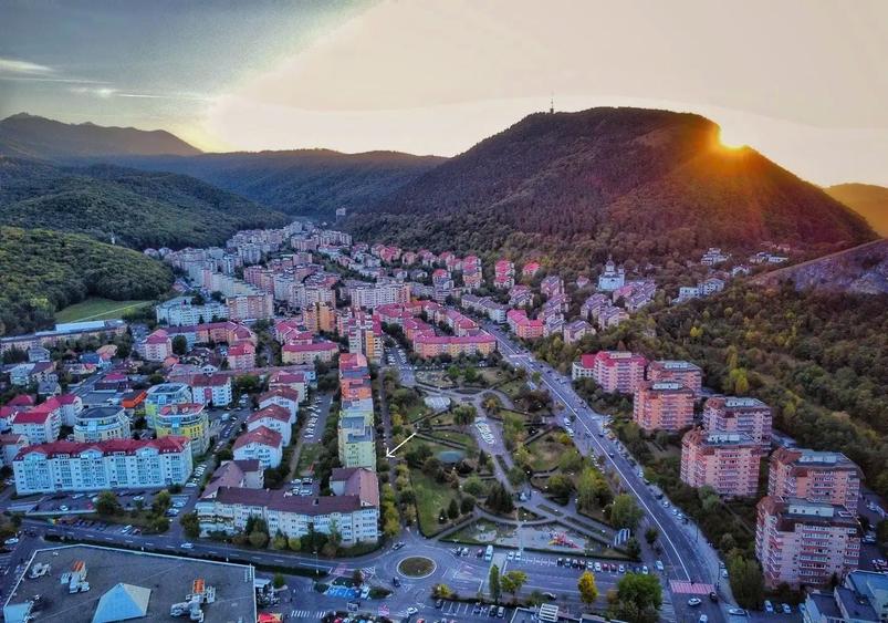 Apartament cu 3 camere decomandat în Drumul Carului