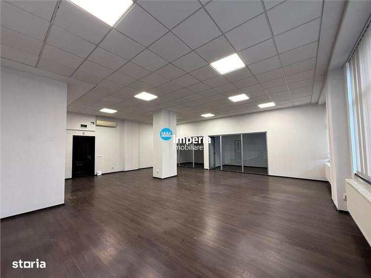 Spațiu comercial, de 360 mp, în Baza 3