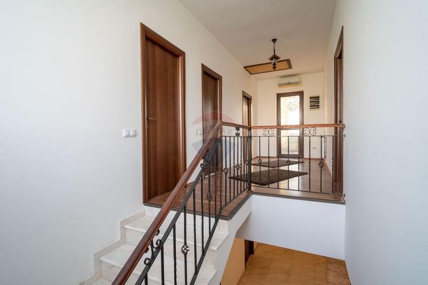 Casă individuală cu 5 camere cu Teren 500 Mp în Brănești