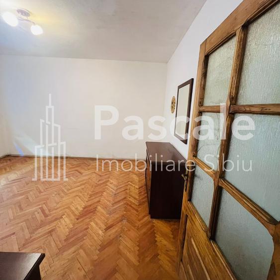 Casă individuală cu 8 camere cu Teren 1126 Mp în Tâmna