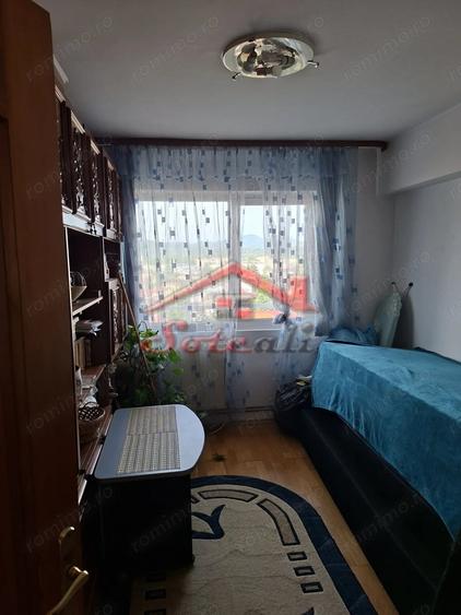Apartament cu 3 camere decomandat în Cuza