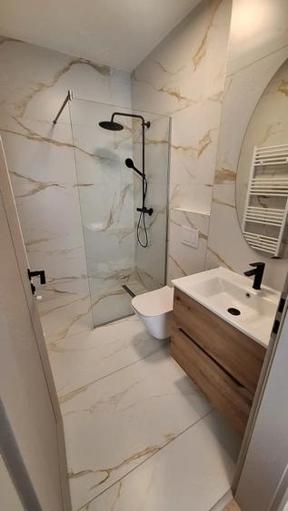 Apartament cu 3 camere semidecomandat în Central