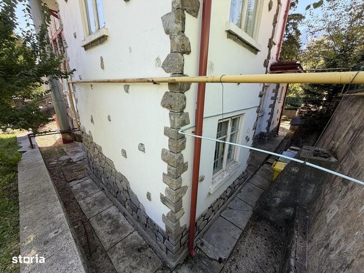 Casă cu 4 camere în Central