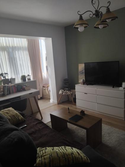Apartament cu 3 camere semidecomandat în Dacia