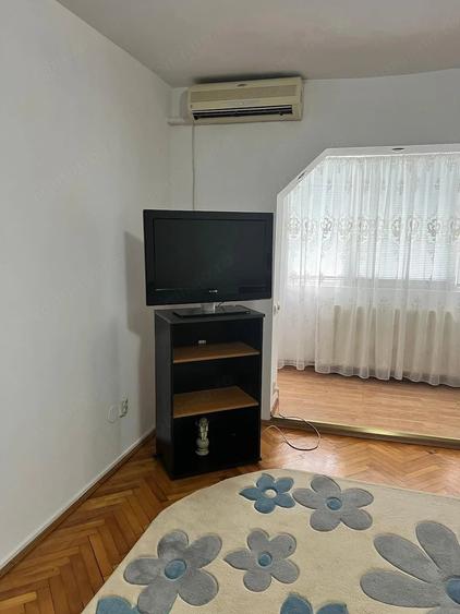 Apartament cu 3 camere decomandat în Aradului
