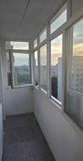 Garsonieră decomandată în Titan