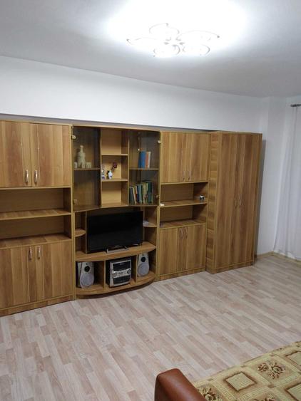 Apartament cu 3 camere semidecomandat în Muncii