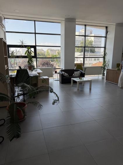 Spațiu comercial, de 80 mp, în Central