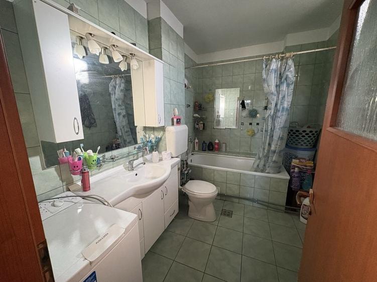 Apartament cu 3 camere decomandat în Rogerius