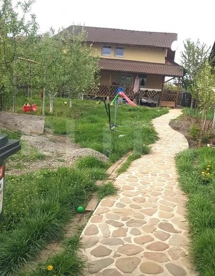 Casă cu 5 camere cu Teren 700 Mp în Bod