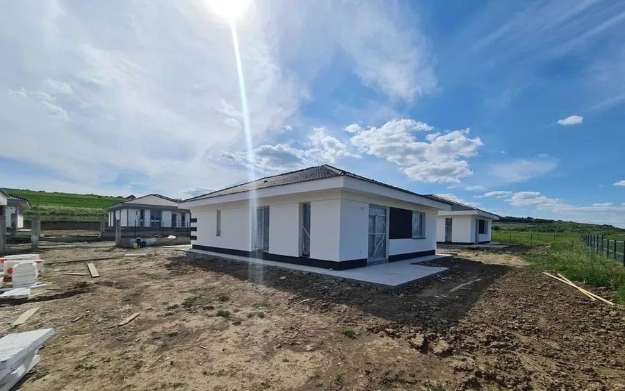 Casă individuală cu 4 camere cu Teren 600 Mp în Corușu