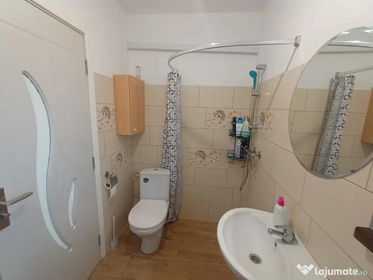 Casă cu 7 camere cu Teren 820 Mp în Vulcan