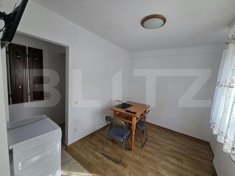 Apartament cu 3 camere semidecomandat, mobilat în Central
