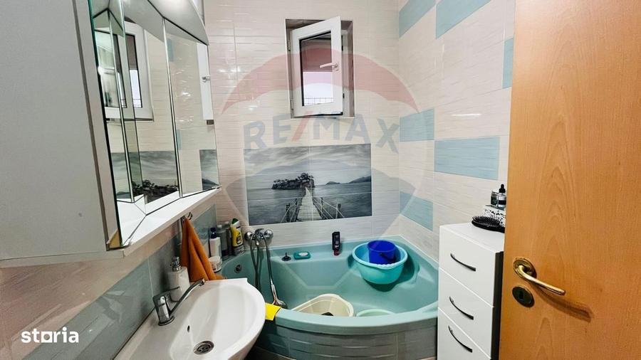 Apartament cu 3 camere semidecomandat, mobilat în Rogerius