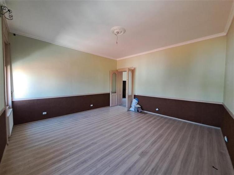 Apartament cu 3 camere, decomandat, situat in zona Semicentrala! - 1