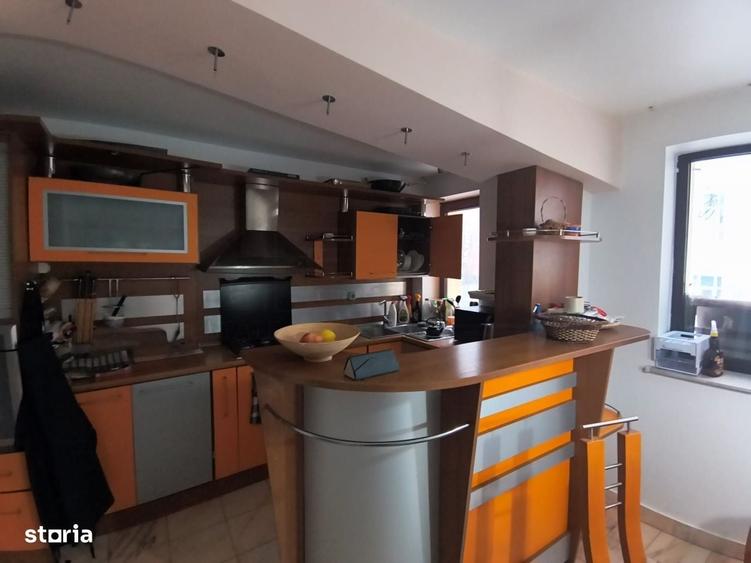 Apartament cu 4 camere în Roșu